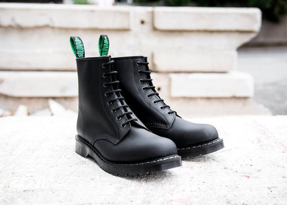 Solovair Greasy 8 Eye Derby Boot Black