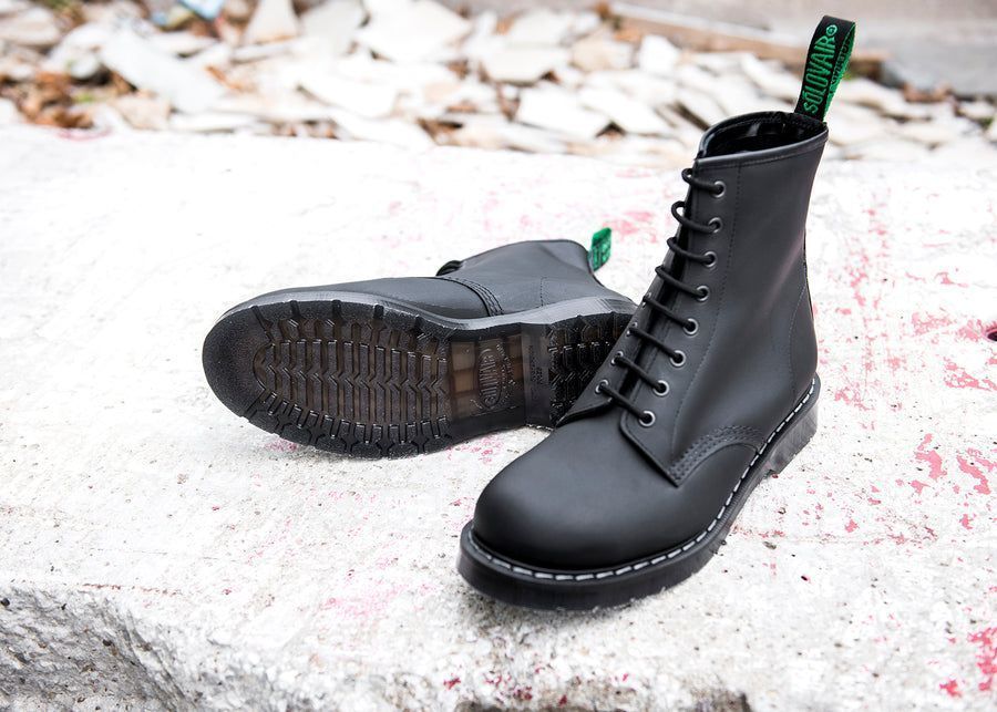 Solovair Greasy 8 Eye Derby Boot Black